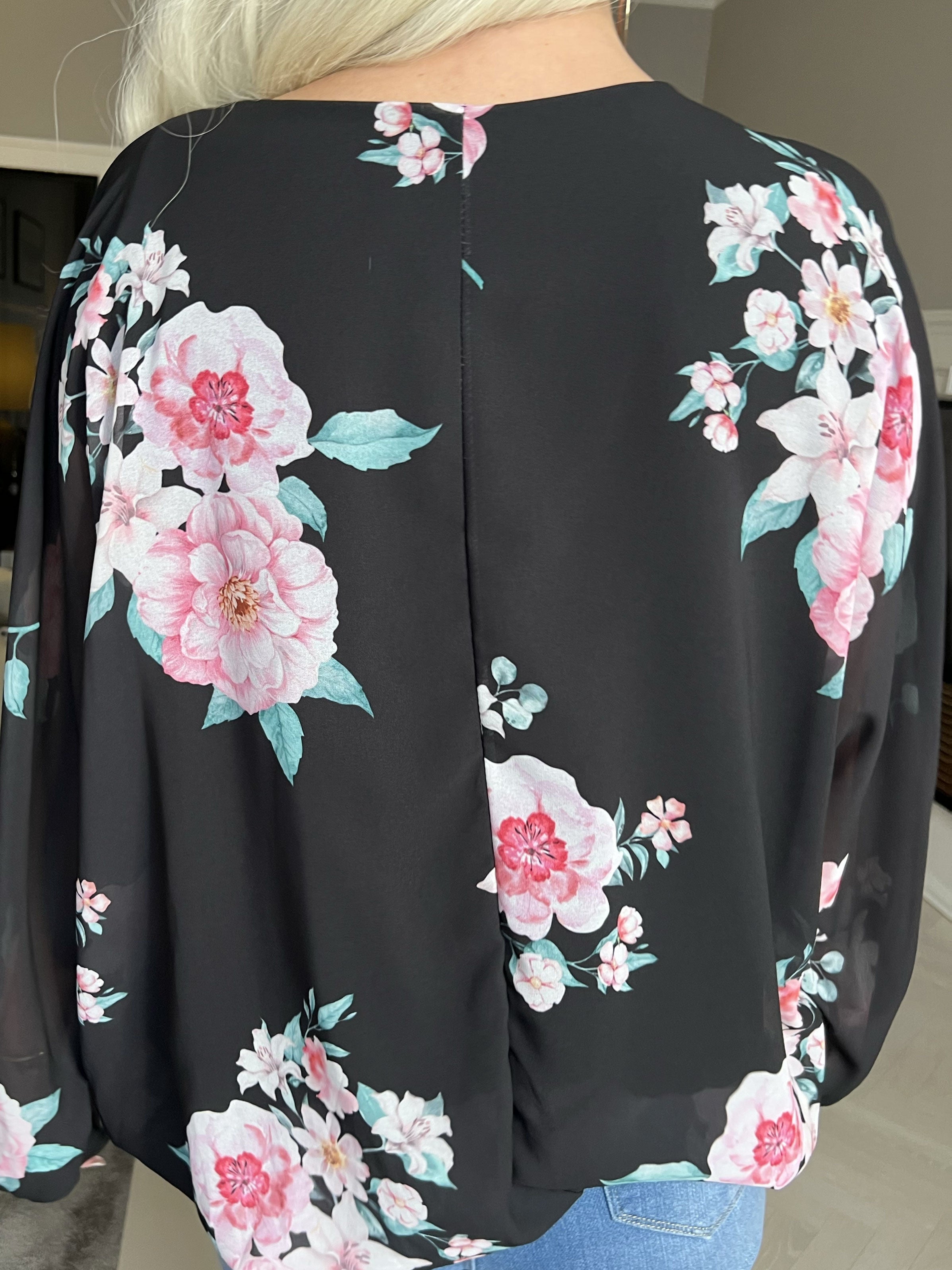 Destiny Rose - Blus i chiffong med bondrosor